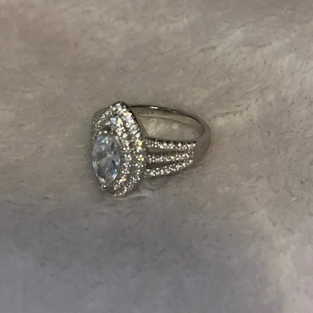 MIRADOR MARQUISE RING - Picture 3 of 6